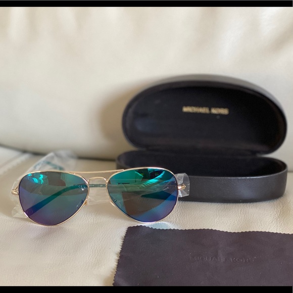 michael kors mkt 5047